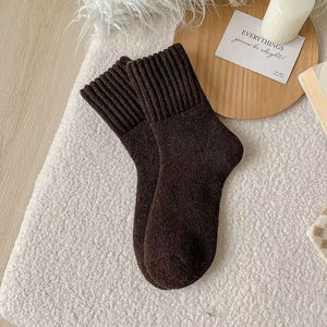 Chaussettes en laine personnalisées, confortables et chaudes, chaussettes de haute qualité pour femmes - Product Image 1