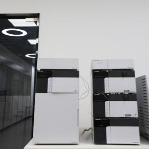 Sistema HPLC Shimadzu LC-20A Usado e Reformado, Preço Acessível, Equipamento de Laboratório Pronto para Envio - Product Image 3