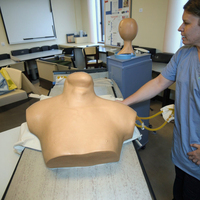 Modèle de formation au cathétérisme veineux central en PVC, simulateur de ponction de la veine jugulaire interne pour les sciences médicales cliniques