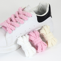 2026 nouveau KJ flou moelleux noël lacets de chaussures 1cm Cozzy lacets couleur personnalisée couleur unie peluche Double couche lacets plats