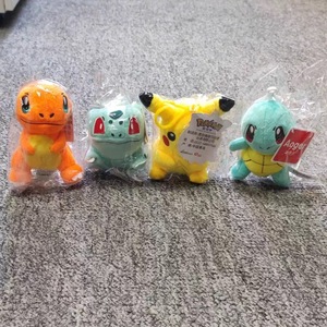 Llavero de peluche clásico de Pokémon de 4 pulgadas, con lindos Pikachu, Squirtle, Bulbasaur y <span class=keywords><strong>Charmander</strong></span>, colgante para <span class=keywords><strong>mochila</strong></span> y muñeco de máquina de garras - Product Image 1