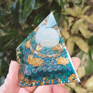 Pyramide en résine époxy avec galets de cristal, ornement de bureau, décoration d'aquarium, verre bleu avec lumières, cadeau - Product Image 4