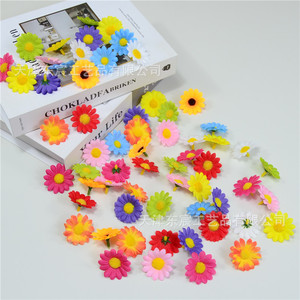 Flores Artificiales de Margarita Dongchen Crafts de 4 cm, Cabezas de Margarita Pequeñas para Decoración, Manualidades, Coronas y Cajas de Flores - Product Image 4