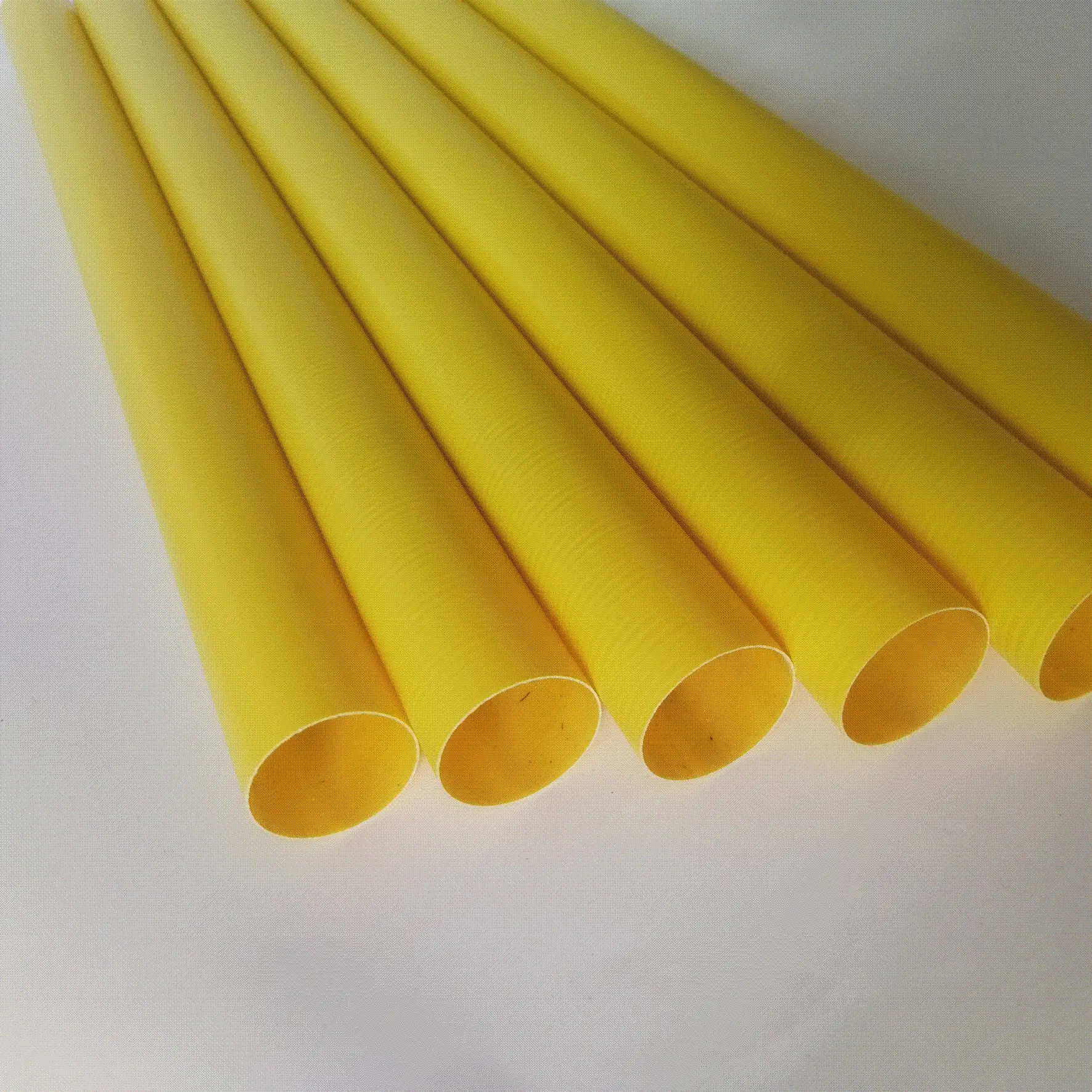 En fiber de verre de couleur jaune tube tuyau en fiber de verre FRP tube Gfrp tube d'isolation électrique