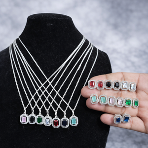 Conjunto de Joyería Tradicional Indio-Americana con Colgante de Diamantes, Collar y Aretes Clásicos Plateados para Mujeres y Niñas - Product Image 2