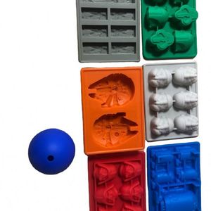 Ensemble de 6 moules à glaçons en silicone de haute qualité personnalisés Vader/X-WING/Han Solo/Falcon/Storm Trooper/R2-D2 - Product Image 1