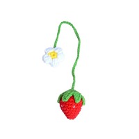 Tricoté à la main fleur de fraise voiture suspendus ornement créatif petite fleur accessoire pour rétroviseur de voiture objets décoratifs
