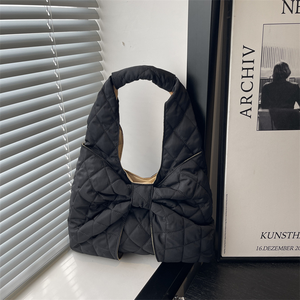 Nouveau sac à main en coton de grande capacité, style tendance, motif diamant brodé - Product Image 2