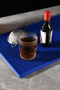 Tapete de silicona de tamaño pequeño premium de 7.87"x13.8", duradero, antideslizante, para mostrador de cocina, para pub, café, vino, cócteles. - Product Image 5
