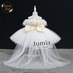 Abito da principessa <span class=keywords><strong>bianco</strong></span> personalizzato ODM da ragazza con fiocco a coda di perla estivo fiore da sposa con decorazione a balze - Product Image 1