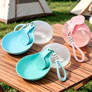 Elegante Ciotola da Viaggio per Animali Domestici a Forma Piatta, <span class=keywords><strong>Bottiglia</strong></span> d'Acqua Pieghevole in Silicone per Cani e Gatti, <span class=keywords><strong>Abbeveratoio</strong></span> Compatto da 360ml per Attività all'Aperto - Product Image 3