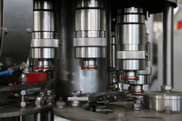 Machine de remplissage automatique de boissons gazeuses très populaire avec moteur pour l'embouteillage de boissons gazeuses et de sodas