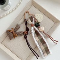 Porte-clés Lapin Mignon en Tissu à Carreaux Rétro Cousu Main avec Ruban en Dentelle et Étiquette Cœur, Style Mori, Charme de Sac Frais et Naturel pour l'Automne