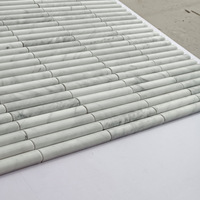 Panneau concave YDSTONE Carreaux de dalle de marbre cannelé blanc de Carrare Marbre naturel poli pour la décoration intérieure et l'utilisation du sol