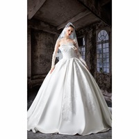 Robe de mariée blanche sur mesure en satin, coupe princesse, longueur ras du sol, avec fleurs et traîne chapelle, fabricant OEM ODM, pour la mère de la mariée