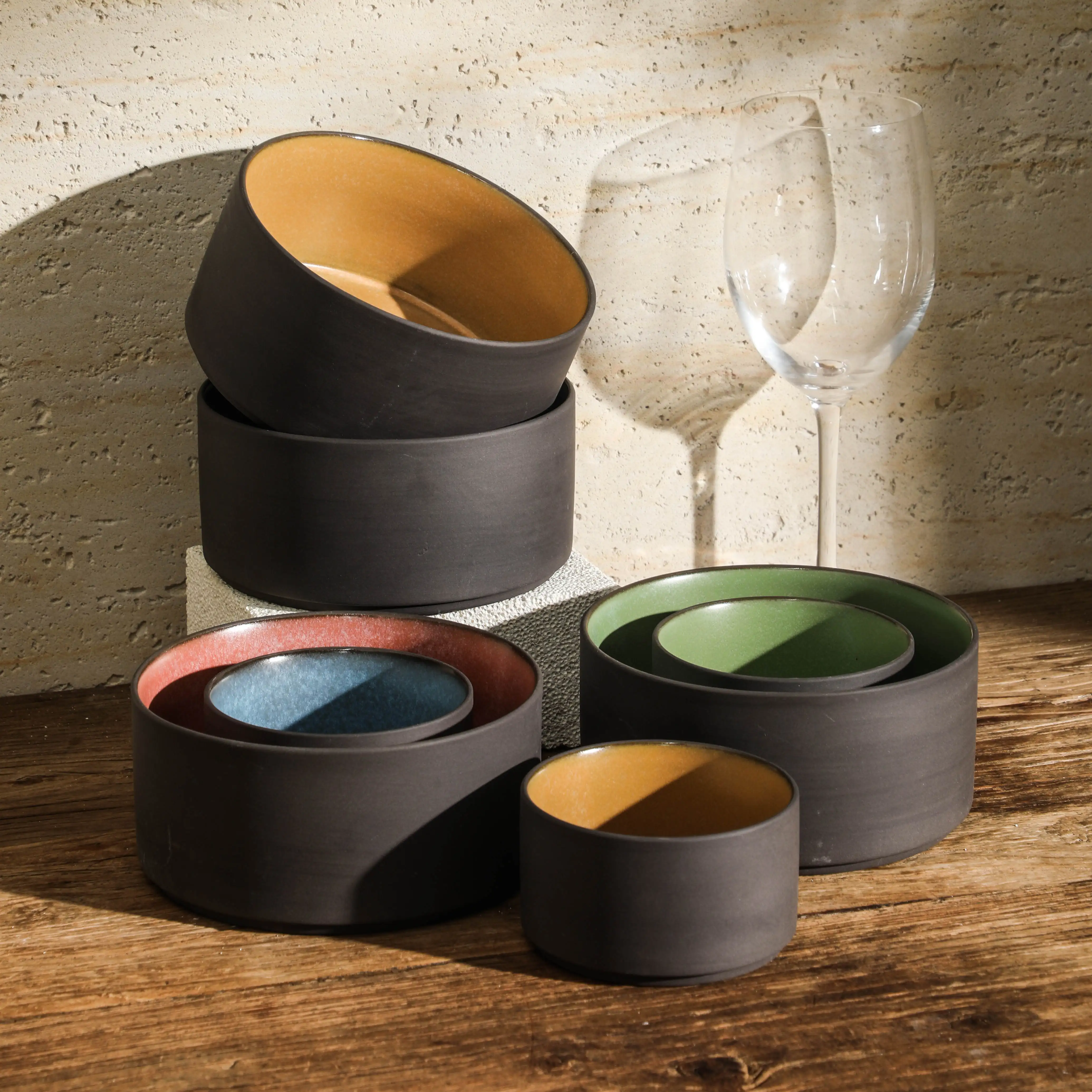 Vaisselle en céramique glaçure réactive de couleur personnalisée noir mat vente en gros d'assiette en vrac bol porcelaine de luxe vaisselle nordique ensembles