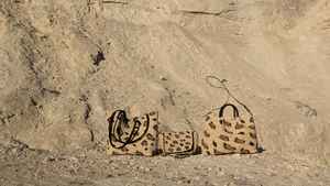 Sac de plage en tissu de mode éthique certifié commerce équitable, tissé à la main avec doublure en raphia, soutenant les communautés d'artisans - Product Image 3