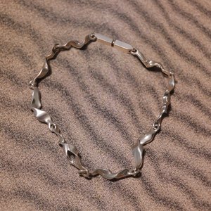 Bracelet Chaîne Designer en Argent Plaqué Or Rose, Bijou de Luxe Hip Hop Tendance, Élégant pour Femme, Sertissage Canal - Product Image 4