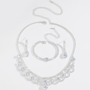 Elegantes Conjuntos de Joyería de Moda para Fiestas Nocturnas - Venta al por Mayor de Pendientes de Cobre con Diamantes de Imitación, Collares y Accesorios para Novias en Oro/Plata - Product Image 4