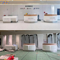 Bureau d'aide aux aéroports Comptoir de service de renseignements Mobilier d'aéroport Surface solide blanche Comptoir d'information d'aéroport Comptoir de réception