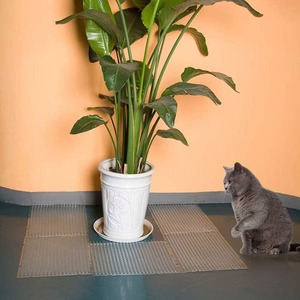 Tapis anti-griffures en plastique pour chats et chiens, résistant aux intempéries, avec pointes anti-éraflures et anti-escalade - Product Image 1