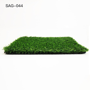 Hot bán 30mm đống tổng hợp <span class=keywords><strong>Turf</strong></span> giá thấp ngoài trời cỏ nhân tạo cuộn thảm cho trẻ em cảnh quan bãi cỏ vườn nhà sân - Product Image 1
