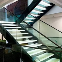 Escalier intérieur moderne en acier inoxydable en U avec marches en verre double plaque, caractéristiques de sécurité, durable et écologique, droit