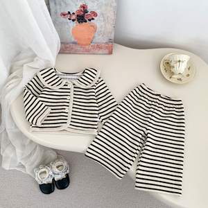 Completo Formale Primaverile per Bambine con Giacca a Righe e <span class=keywords><strong>Pantaloni</strong></span> a Gamba Larga, Set di 2 Pezzi - Product Image 2