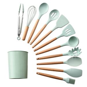 Outils de cuisine pour la maison et la cuisine 12 pièces de qualité supérieure Spatule Pelle Cuillère Ensembles Ustensiles de cuisine en silicone rose bleu avec manche en bois - Product Image 1