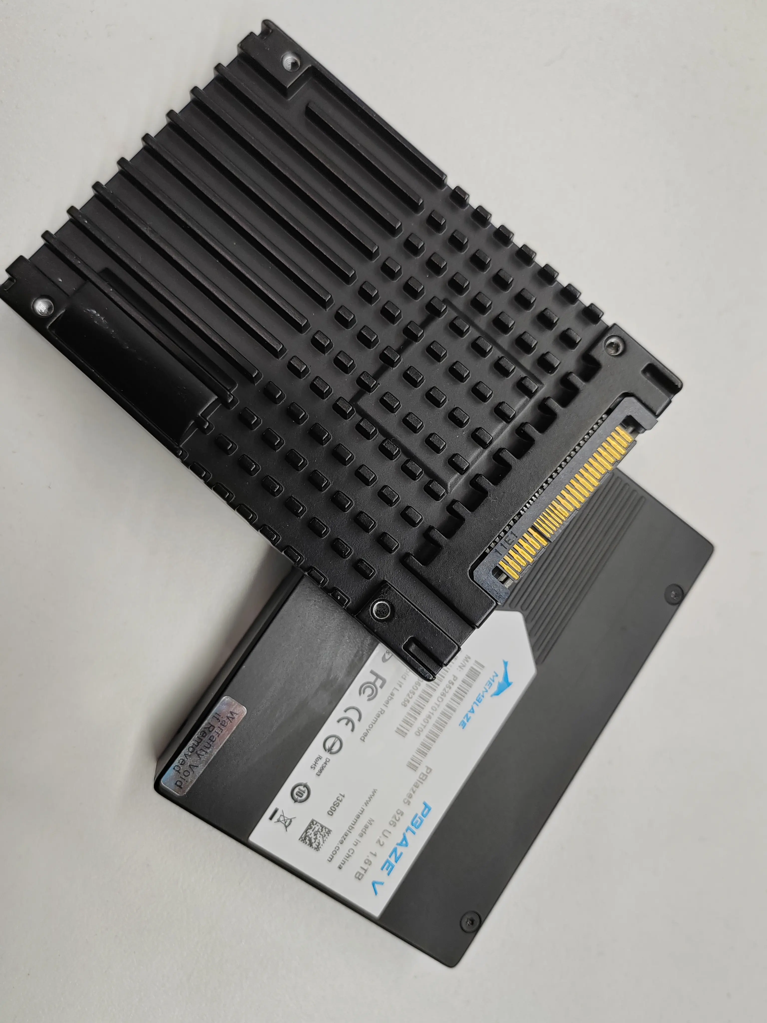 PBlaze5 526 휴대용 엔터프라이즈 SSD 드라이브 2.5 인치 U.2 1.6T 2T NVMe SSD PCIe 3.0