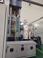Four de pressage à chaud pour densification de blanks en céramique de zircone, à résistance stable, fonctionnant en atmosphère d'argon sous vide poussé, pour traitement par lots