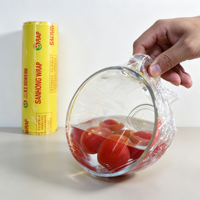 Film alimentaire PVC transparent 10 microns à forte adhérence, petit mandrin en carton, idéal pour l'emballage des aliments frais et l'épicerie - Vente chaude