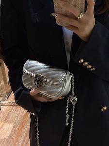 Nuevo Bolso de Hombro Cruzado de PU Impermeable con Diseño de Diamantes a Cuadros, Moderno y Elegante, Plateado, para Otoño, para Uso Bajo el Brazo - Product Image 5