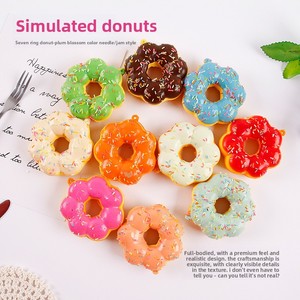 Jouet Squishy de Simulation de Desserts pour Enfants, Modèle Donut et Gâteau en PU à Rebond Lent, Double Fonction : Aimant de Réfrigérateur et Petit Pendentif Décoratif - Product Image 2