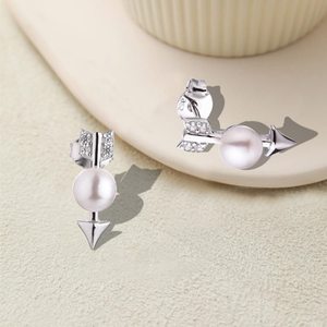 Pendientes de Plata de Ley 925 con Perlas y Diseño de Flecha YILUN, Pendientes de Plata con Baño de Rodio, Diseño Elegante para Mujer - Product Image 4