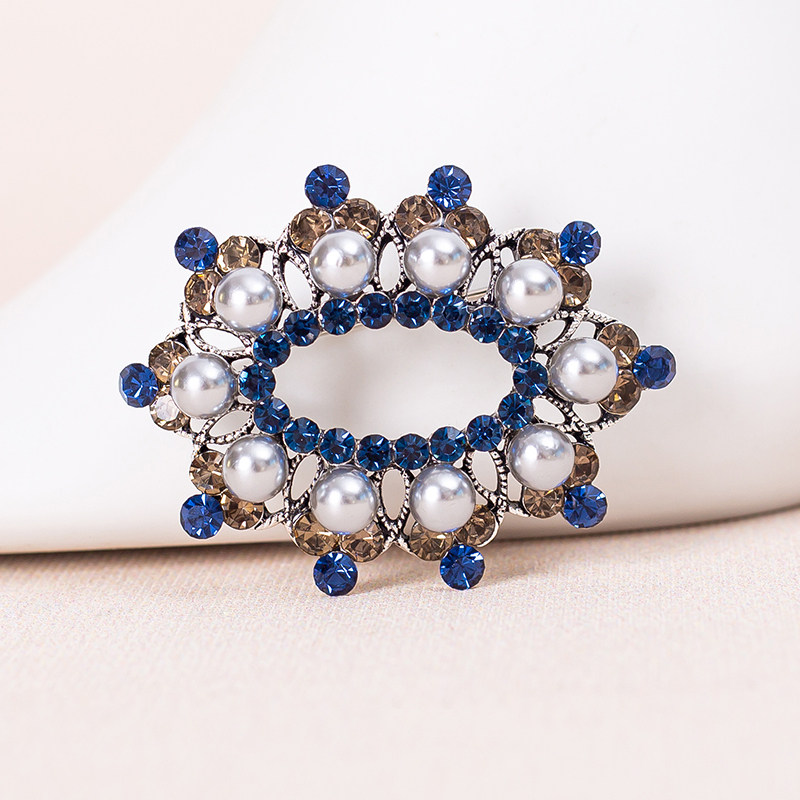 Retro Diamond Crystal Animal Araneid Brooch