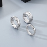 Individuell Gestalteter Ovaler Ring mit Glatter Oberfläche für Männer und Frauen mit Lasergravur Titan-Stahlring