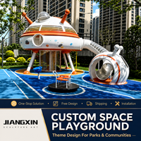 Ensemble d'équipements de jeu sur le thème de l'exploration spatiale, structure principale OVNI avec toboggan tunnel fermé