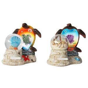 كرة ثلجية تذكارية مخصصة على شكل سلحفاة بحرية مع صدف وأحجار رملية، هدايا سياحية للشواطئ الاستوائية - Product Image 2