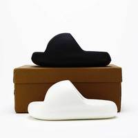 Chaussures de plage d'été Pantoufles d'intérieur pour filles Sandales de luxe de créateur Pantoufles plates décontractées pour la maison Logo personnalisé