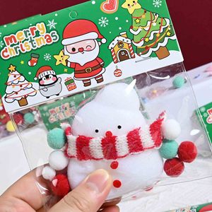 Juguetes de Goma para Apretar de Navidad con Diseños de Papá Noel, Reno, Hombre de Jengibre y Muñeco de Nieve, Regalos Creativos para Aliviar el Estrés en las Fiestas - Product Image 5