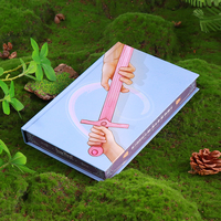 Layanan Penerbitan dan Percetakan Buku Edisi Khusus Sampul Novel Hardcover Full Color Custom dengan Spot UV dan Spray Edge