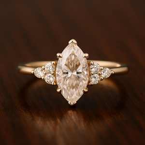 Anillo de Oro con Diamante Creado en Laboratorio de Corte Marquesa Brillante de Primera Calidad, Elegante Joyería de Compromiso y Boda en Oro Amarillo, Blanco y Rosa - Product Image 6