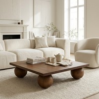 Table basse carrée en bois brun vintage au design minimaliste, style rustique