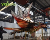 Modelo de dragón basado en personajes de película realista en silicona esponja hecha a medida para presentaciones temáticas en interiores centros comerciales públicos