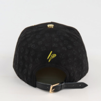 Casquette de baseball 5 panneaux en daim noir de luxe personnalisée en gros avec broderie 3D en strass et épingle couronne dorée