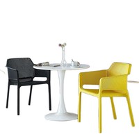 Fauteuil en plastique en PP avec dossier perforé, chaise de salle à manger moderne empilable, mobilier d'intérieur et d'extérieur pour café, restaurant, terrasse
