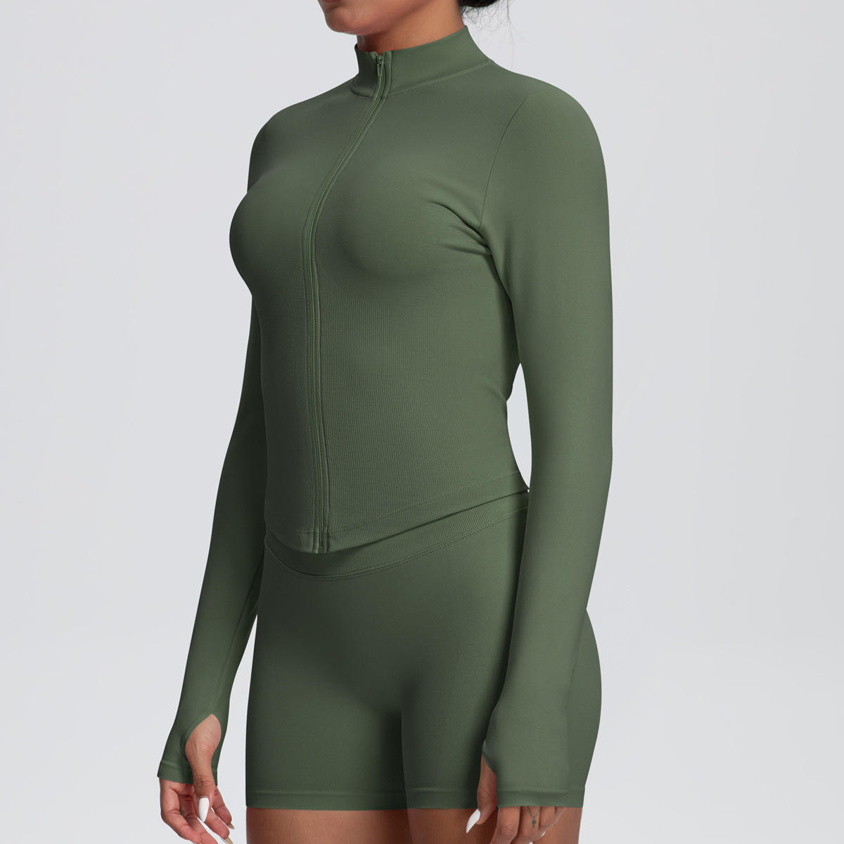 เสื้อแจ็คเก็ตสีเขียว+กางเกงขาสั้น