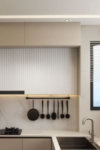 Ensemble de cuisine moderne SANTOPOVA gris sans poignées avec îlot en marbre blanc et appareils encastrés - Product Image 4