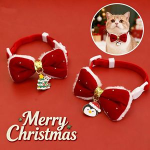 Collare per Gatti con Fiocco Rosso Natalizio in Peluche, Accessorio Festivo Regolabile e Morbido, Decorazione Natalizia per Gattini e Cani Piccoli - Product Image 1